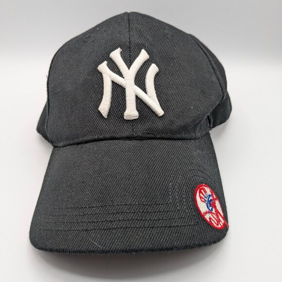 New York Yankees Black Baseball Cap – Adjustable Back, Embroidered Logo - Picture 1 of 7